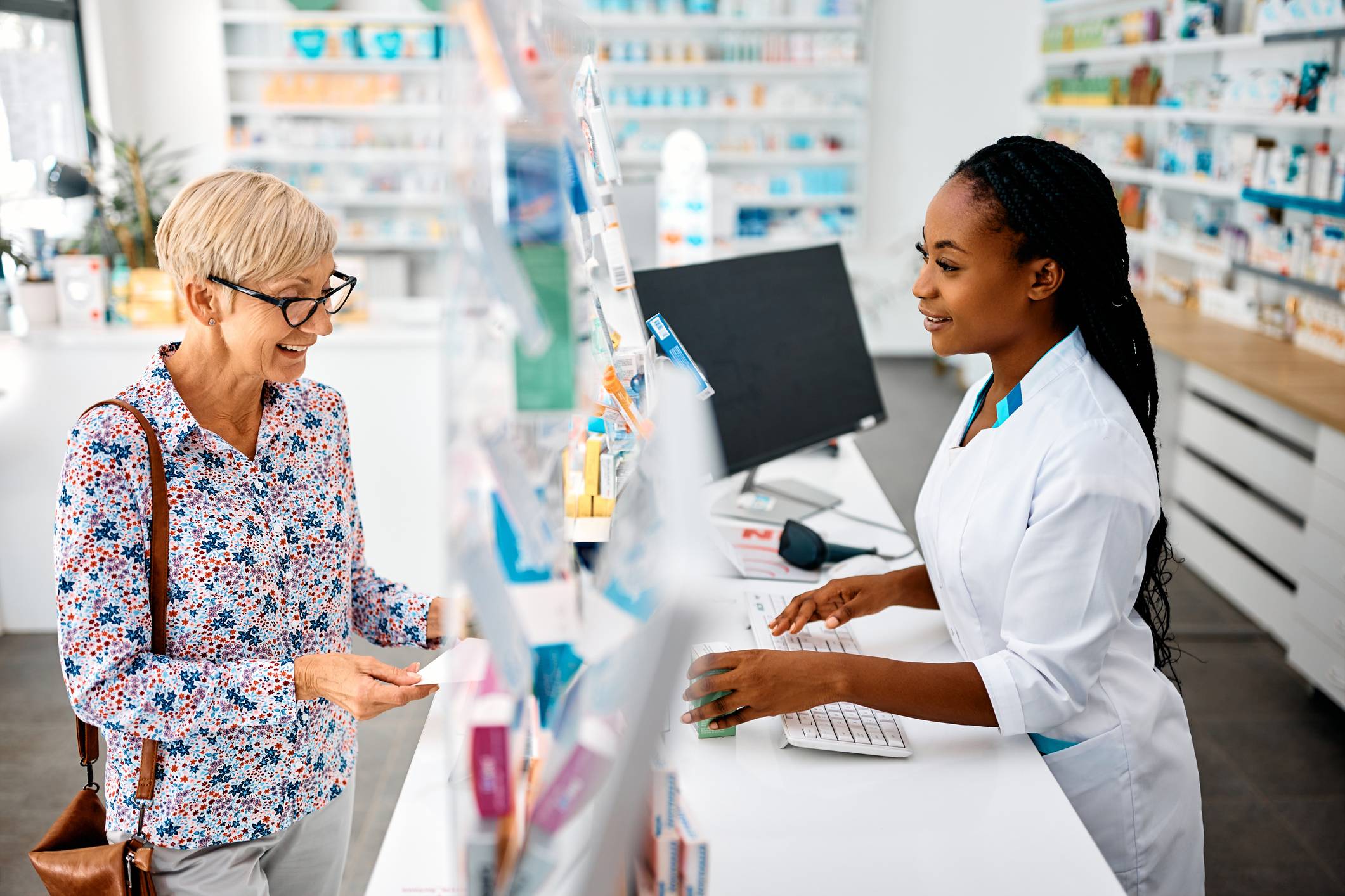 How does prescription drug insurance differ from prescription discount cards?